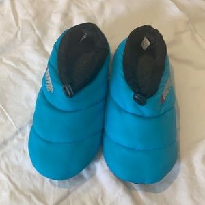 COPY - Unisex size large Baffin slippers.